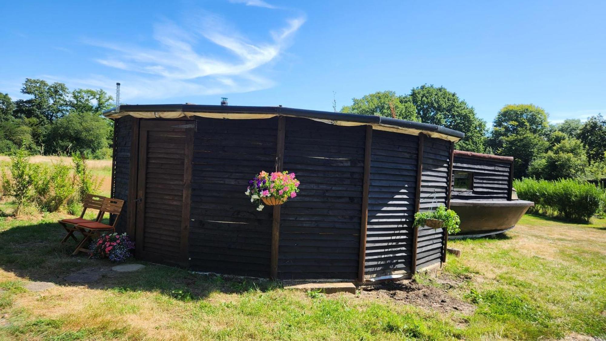 Vigo Retreat Boat Yurt Bed & Breakfast Wrotham Exterior photo